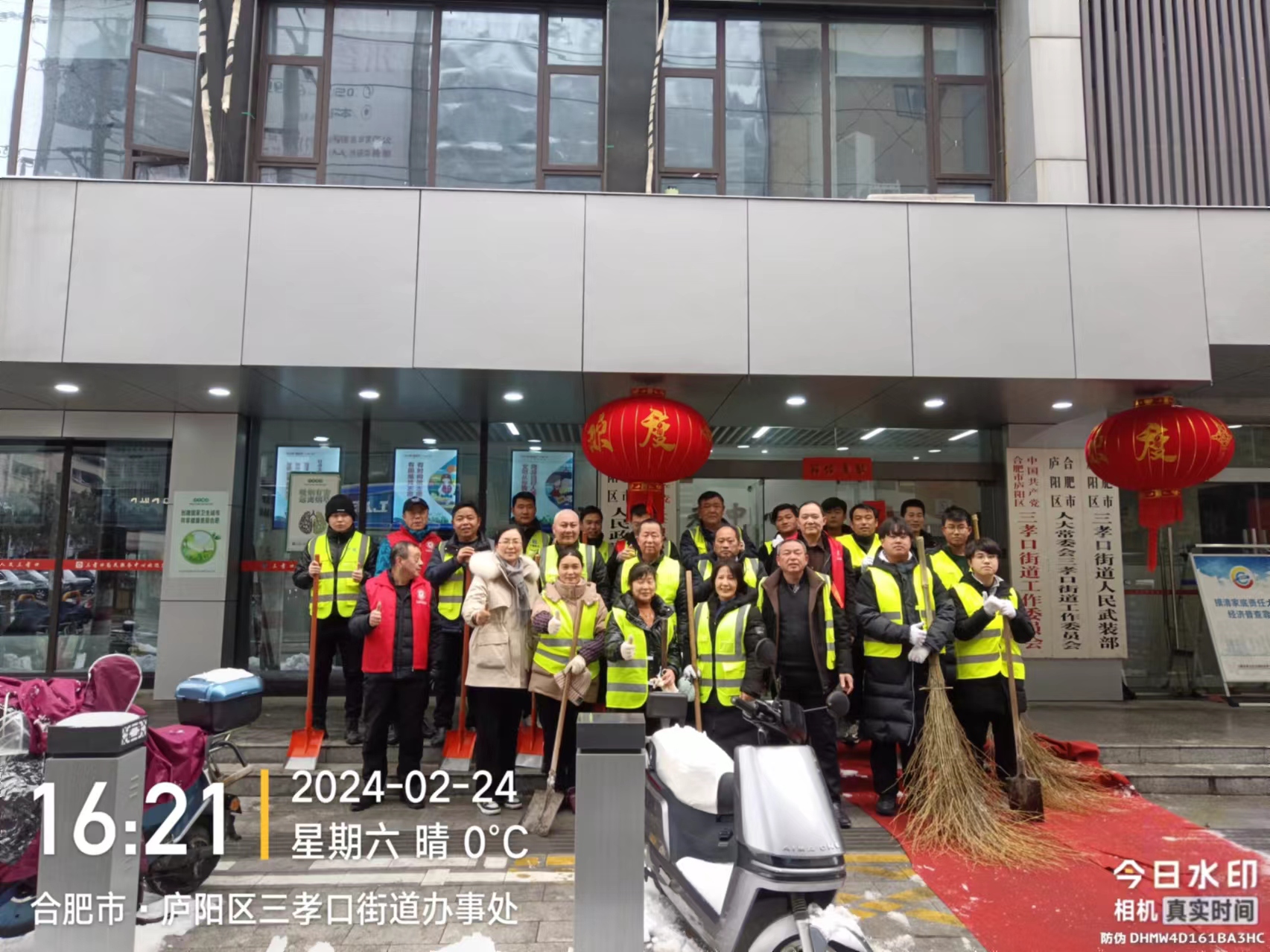 安徽鹏跃建筑工程有限公司员工义务扫雪
